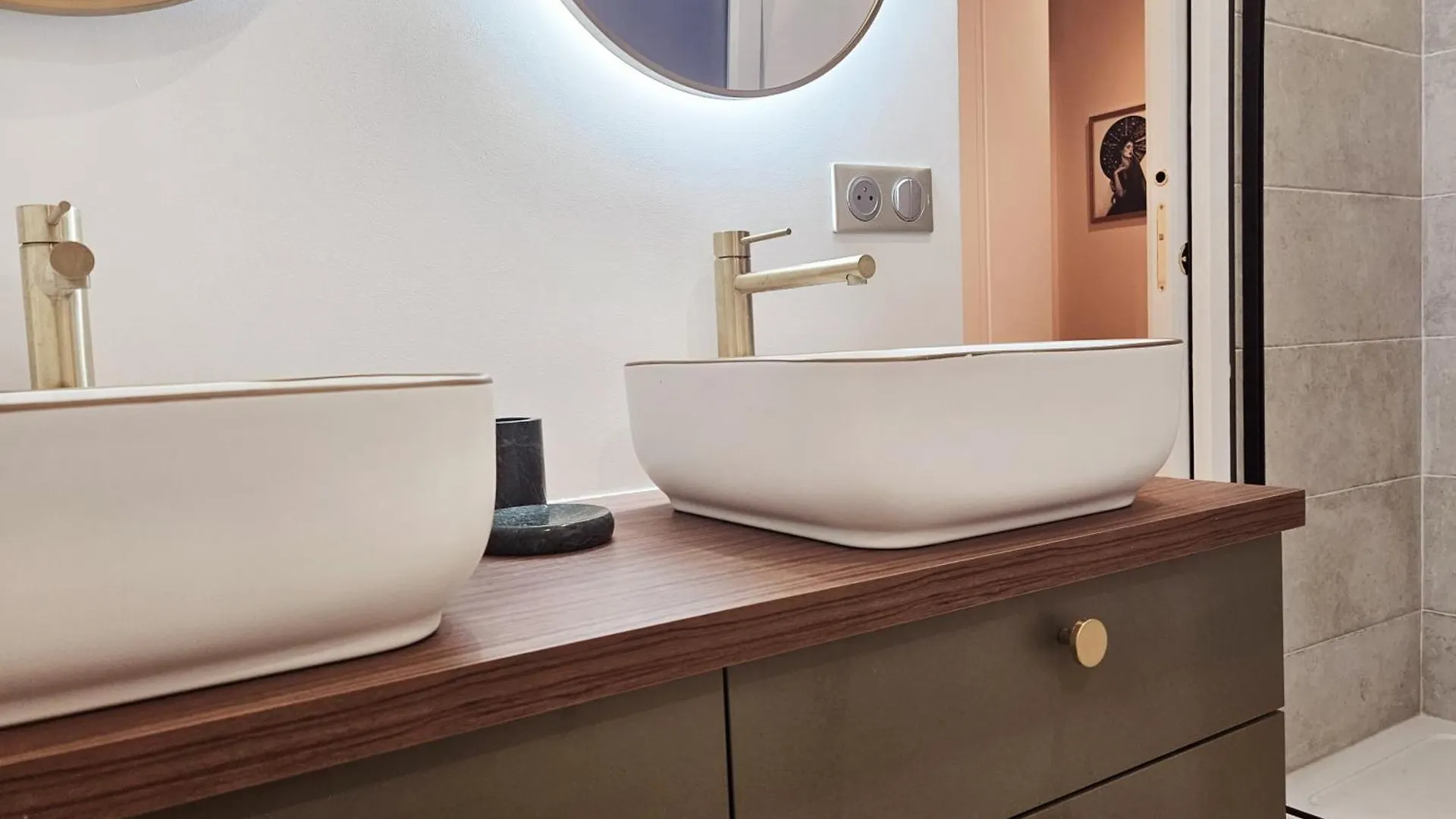 Chic By Capucine - Grands Magasins Apartment